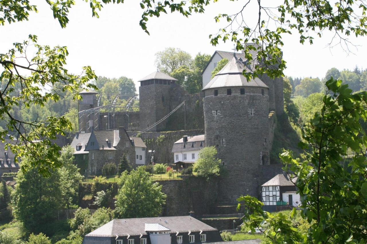 Ferienwohnung "Kunterbunt" Mit Burgblick Und Dachterrasse Monschau Exteriör bild